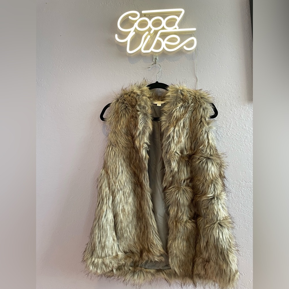 Charming Charlie’s fur vest - Picture 1 of 2